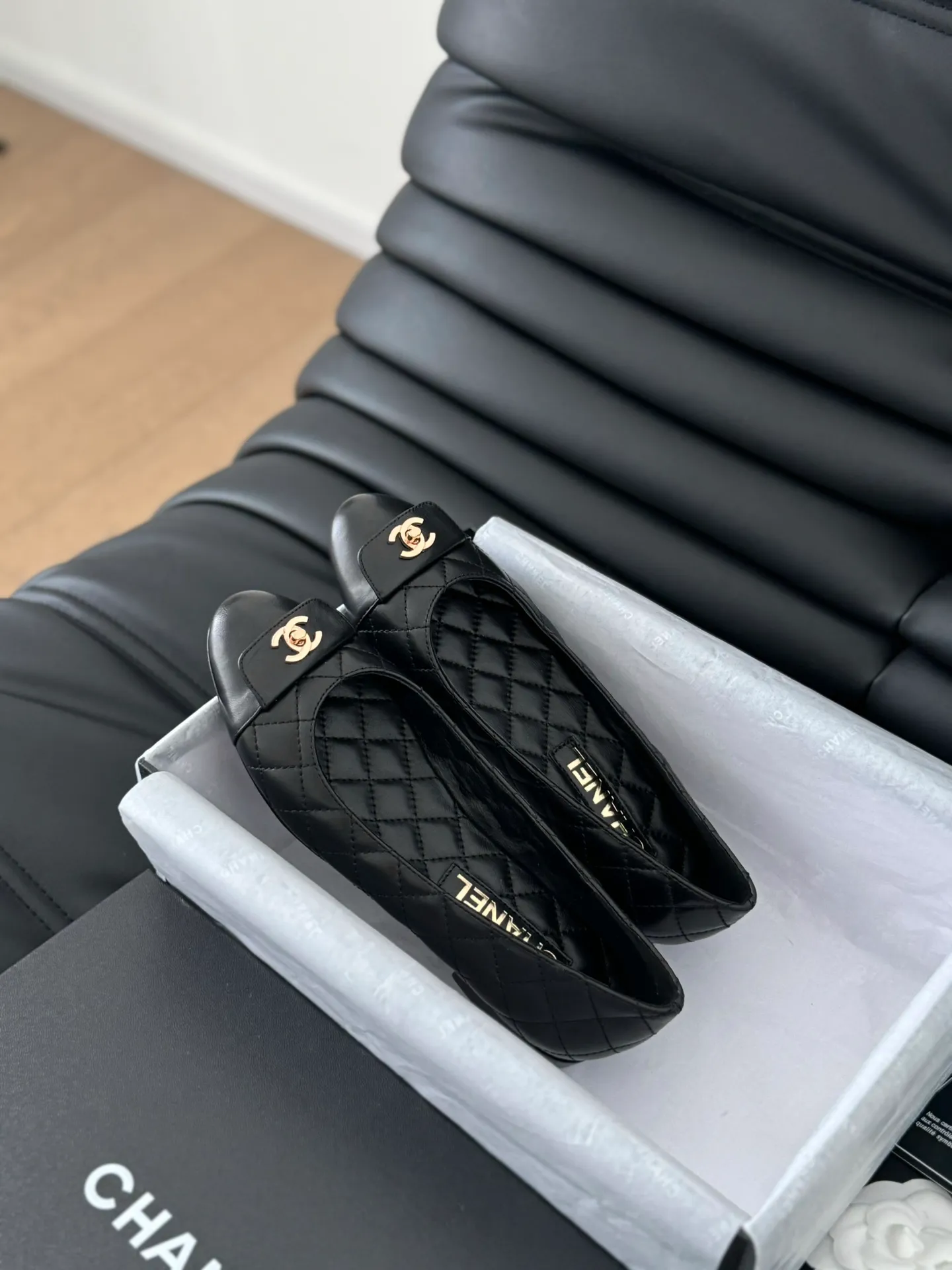 👟👟Ex-factory price 540👟👟 Purchasing-grade Chanel 24B new schoolbag buckle ballet shoes, classic diamond pattern, never tire of it😌 Sheepskin lining on the upper, leather outsole, high flat heel Size: 35-39 Other sizes 40/41/42/43 customized